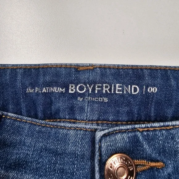 Chicos The Platinum Boyfriend Jeans Tapered Leg Medium Wash Blue Women's 00/XS/2 - Picture 6 of 12